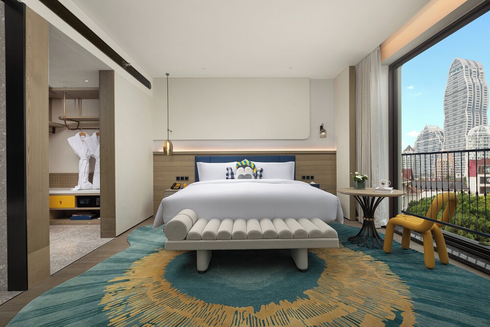 Grand Room, 1 King Bed, Balcony (Super King, Golden Pagoda View) photo 2