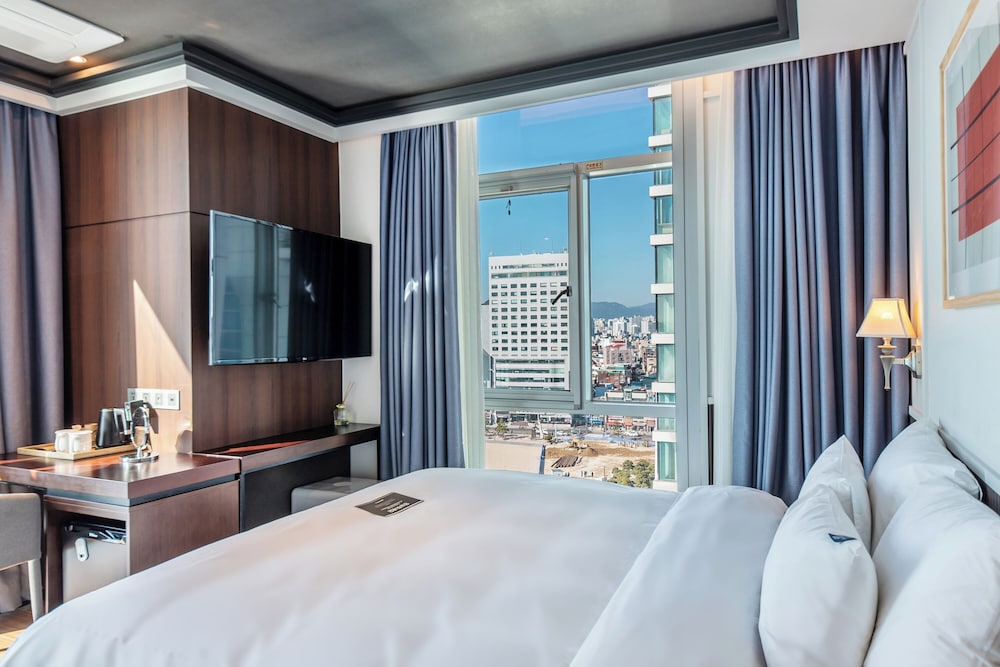 Panorama Suite Room -Breakfast Included,Unlimted StarbucksCoffee Bean,OTT Available,15PM CI /13PM CO - Photo 6