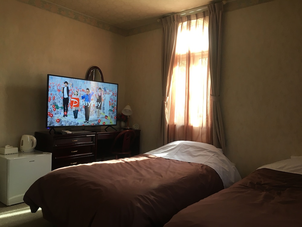 Twin Room - Photo 13
