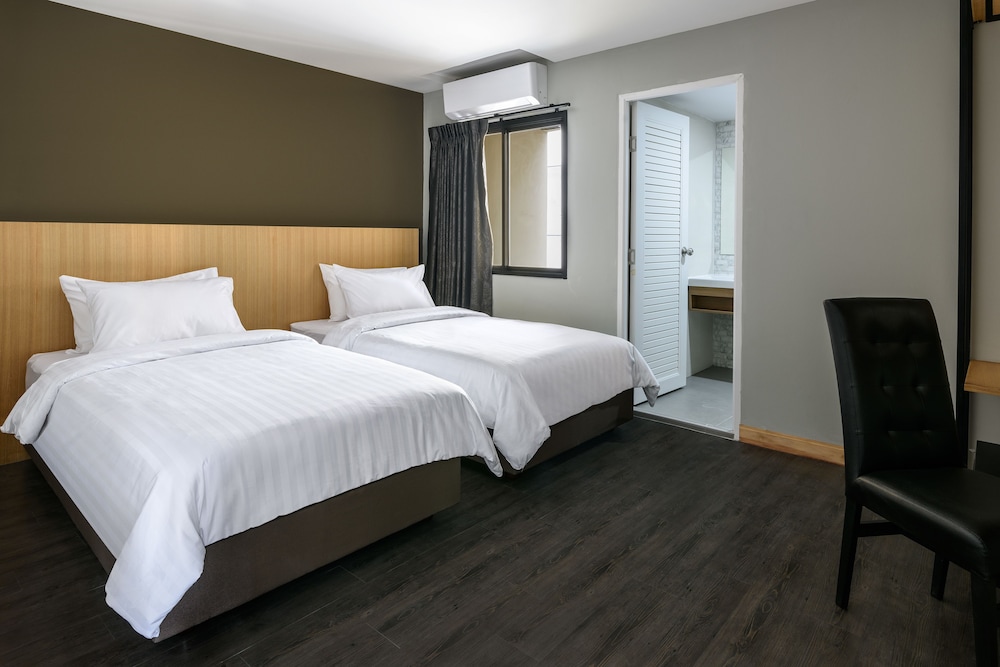 Twin Room with Private Bathroom photo 1