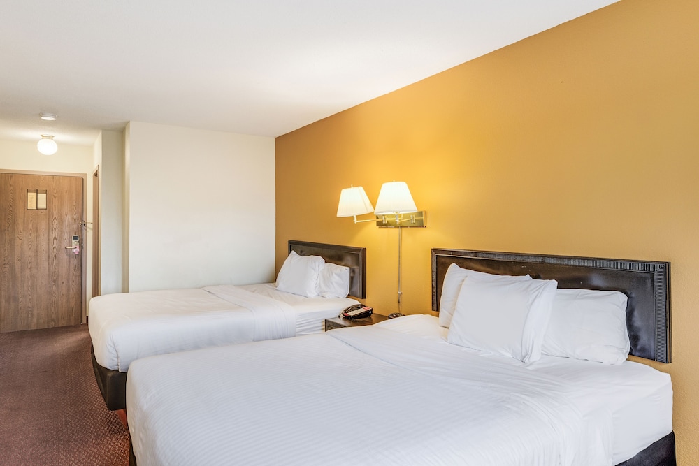 Standard Room, 2 Queen Beds, Non Smoking - Photo 1