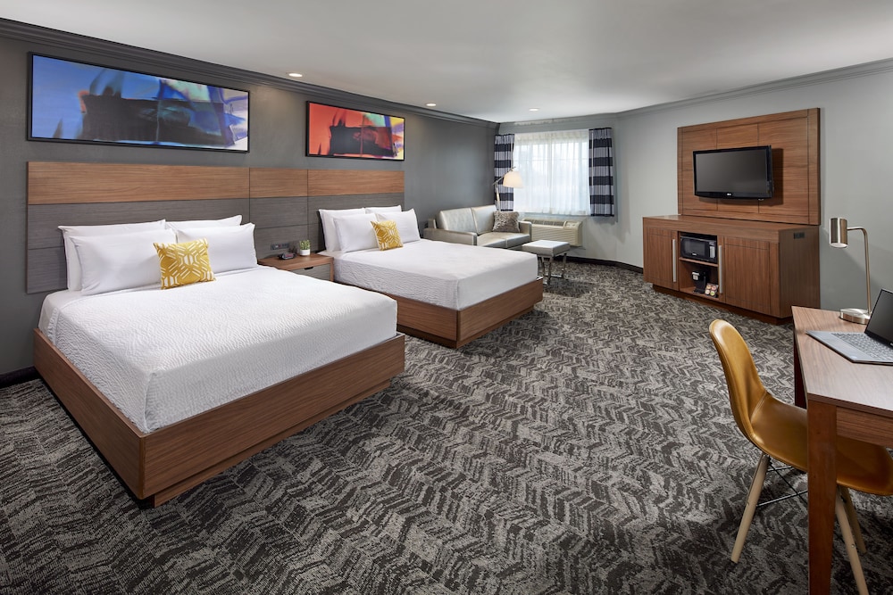 Standard Suite, 2 Queen Beds photo 1