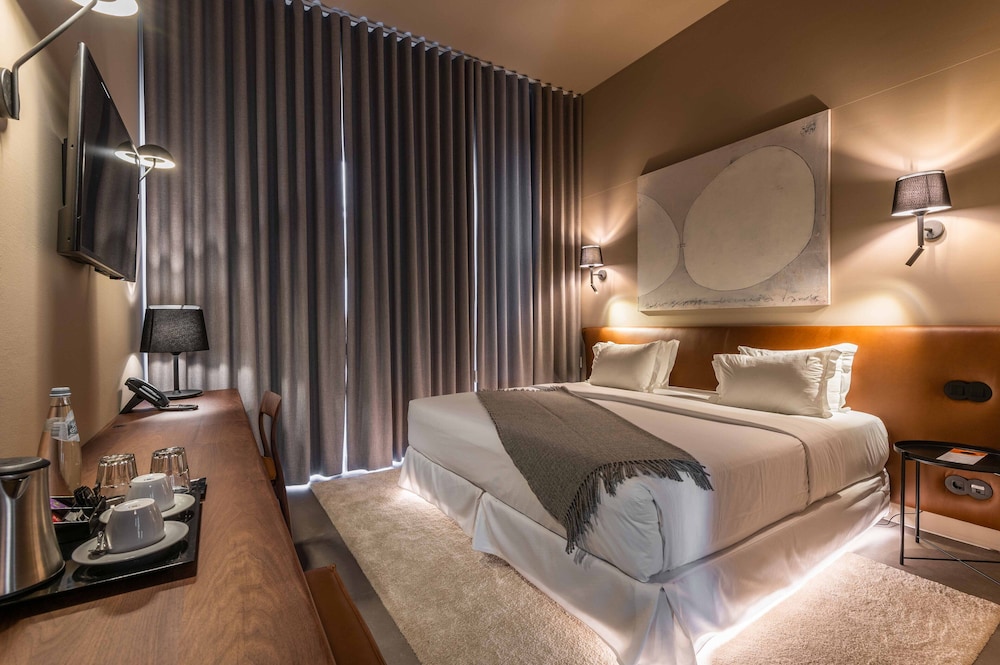 Superior Double or Twin Room thumbnail 5