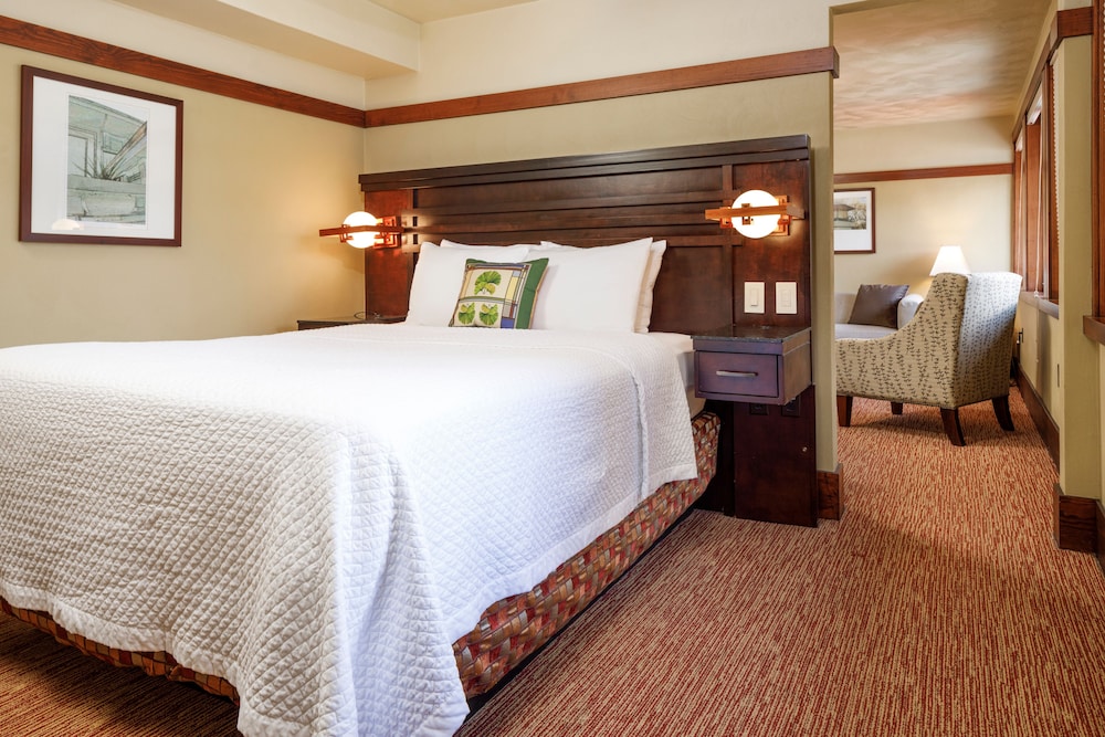 Suite, 1 Queen Bed with Sofa bed