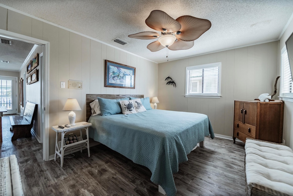 House, Multiple Beds (Sea Spot - 2252 Mallard) photo 2
