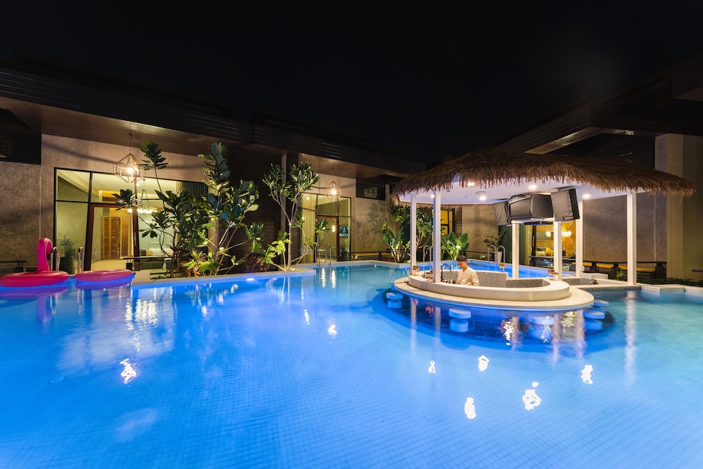 Deluxe Pool Villa with Pool Access - Photo 2