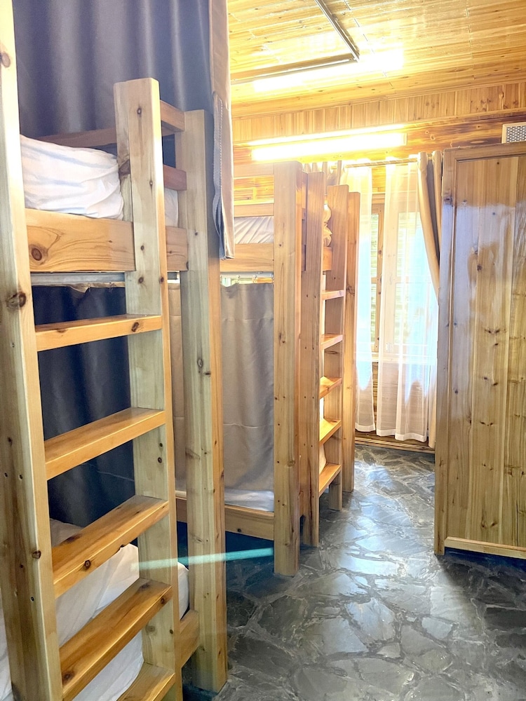 Standard Shared Dormitory, Mixed Dorm, Courtyard Area photo 2