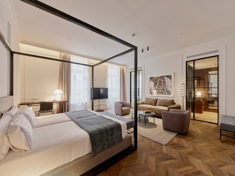 Junior Suite (Parking Included)