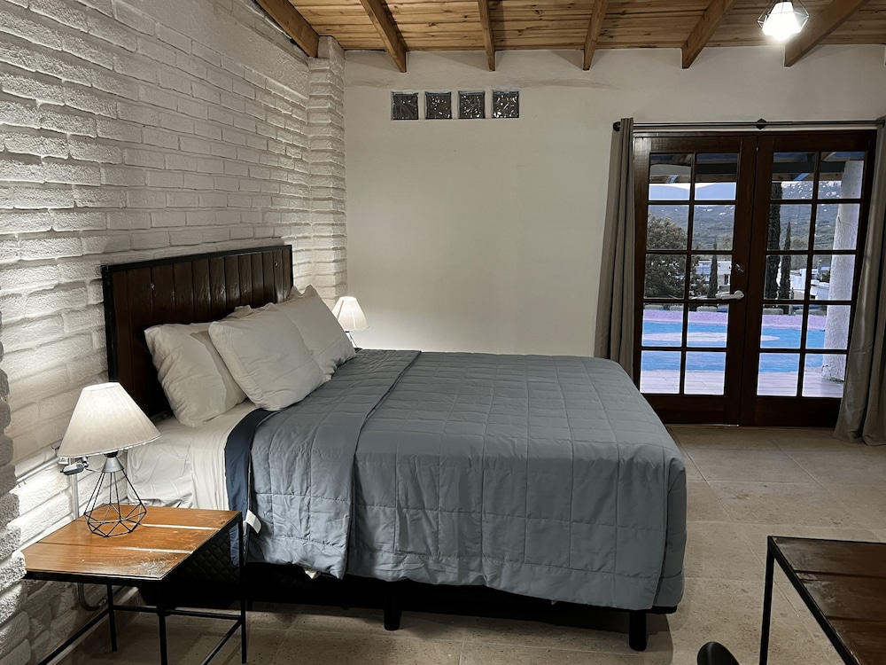 Superior Studio Suite, 1 King Bed with Sofa bed, Mountain View photo 3