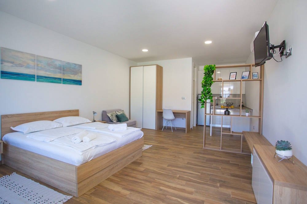 Basic Studio, 1 Bedroom, Resort View (2)