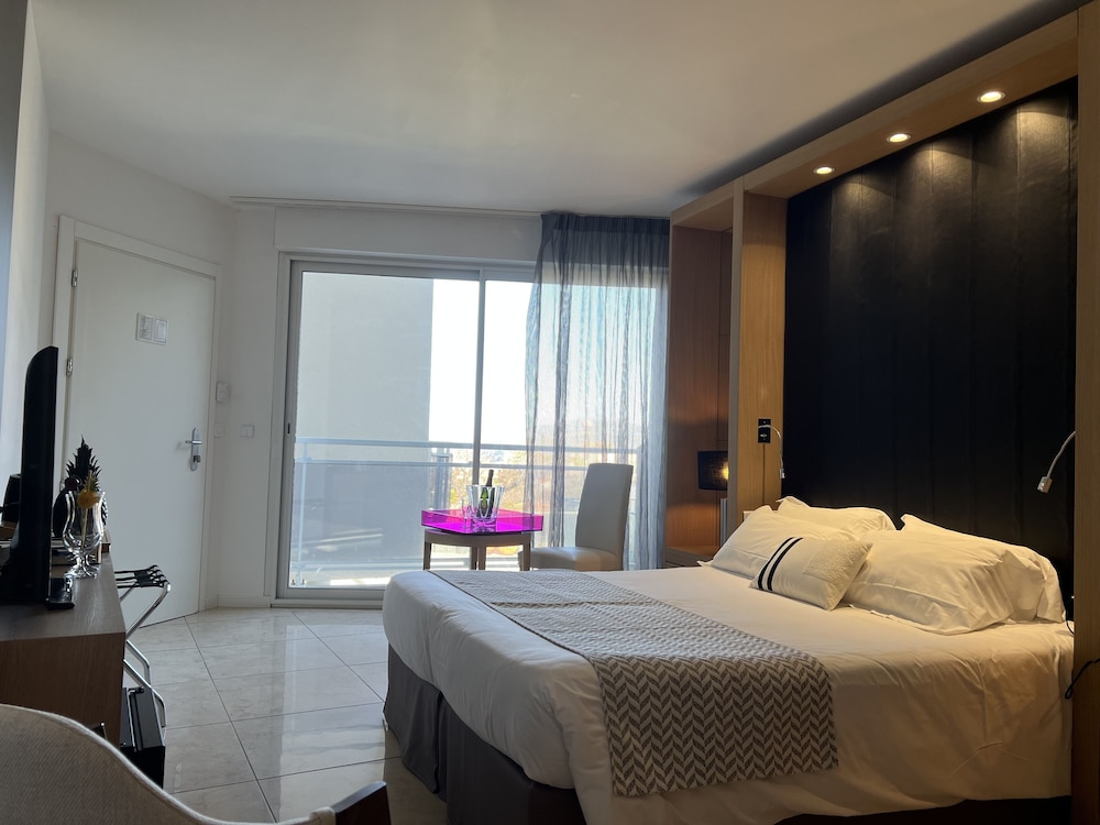 Room M - Coté Piscine -18m² - Lit Double / Lits Jumeaux - Photo 6