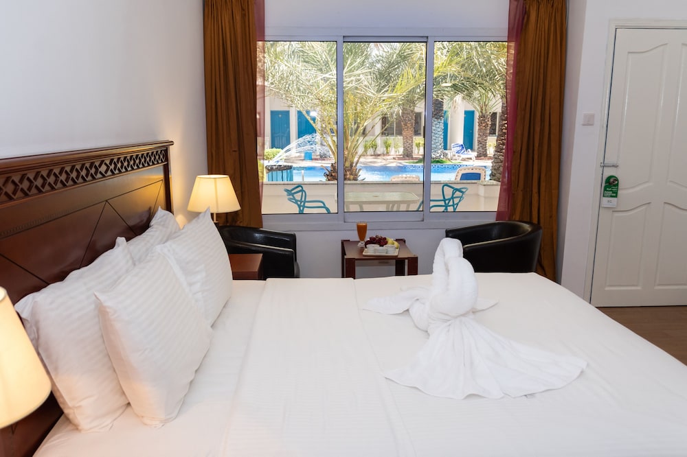 Deluxe Double Room, 1 Bedroom, Pool View photo 1