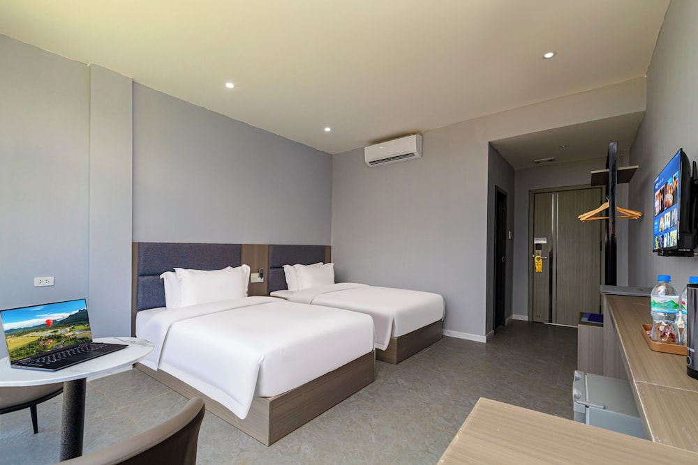 Standard Twin Room, Non Smoking, City View photo 2
