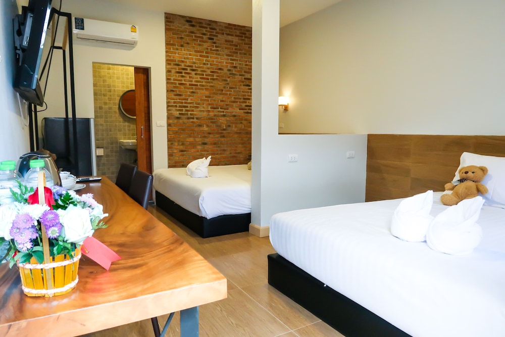 Standard Quadruple Room Type B - Photo 2