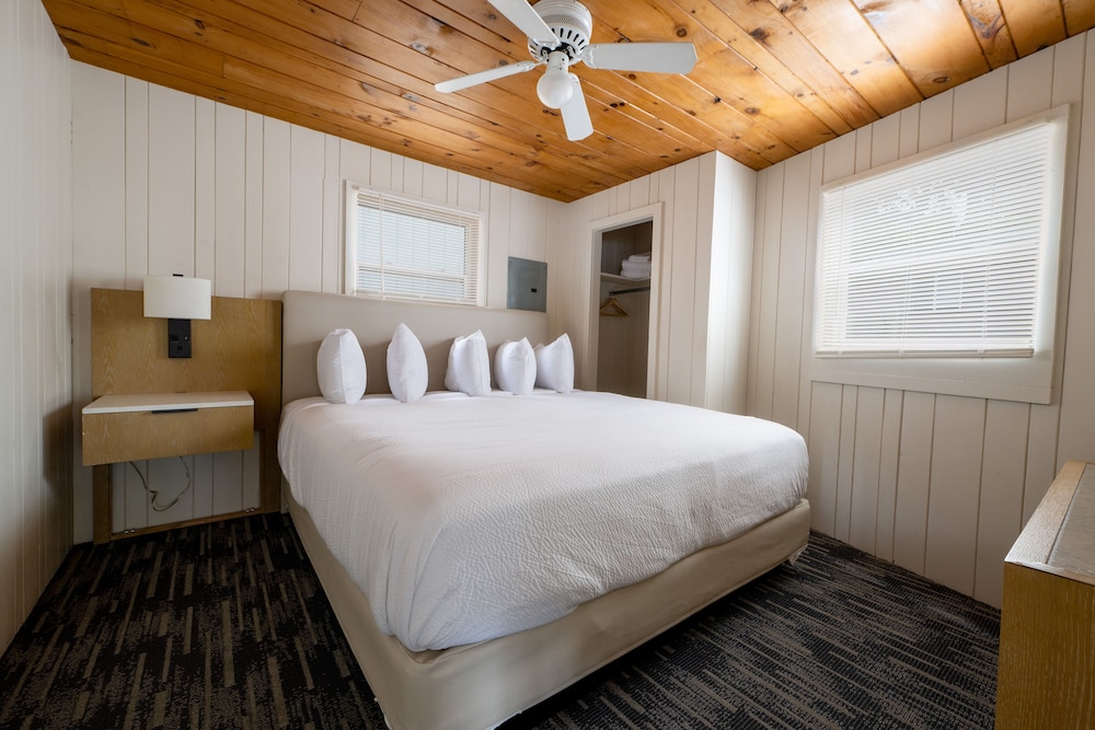 Lakeview Three-Bedroom Cottage