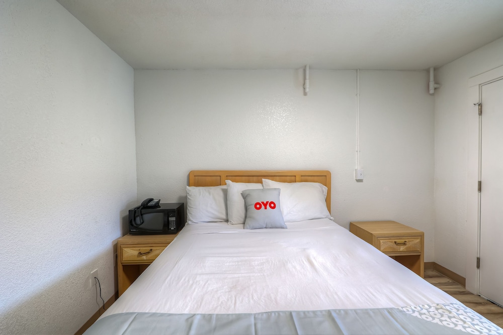 Room, 1 Queen Bed - Photo 5