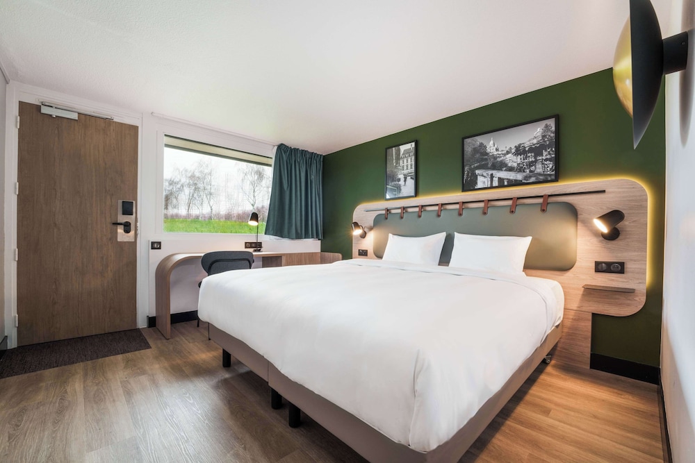 Standard Room, 1 Queen Bed - Photo 1