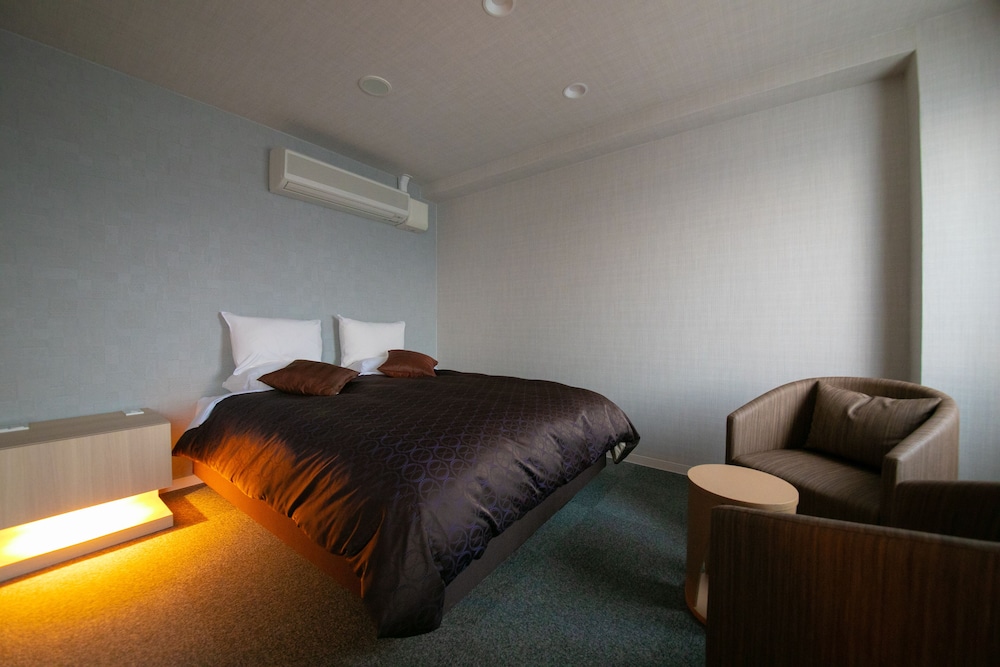 Deluxe Double Room, 1 Bedroom, Non Smoking, Refrigerator - Photo 2