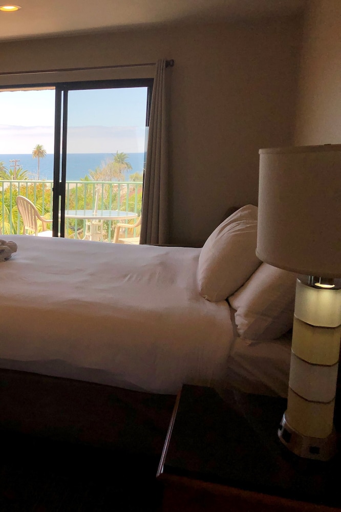 Deluxe Single Room, 1 King Bed, Ocean View
