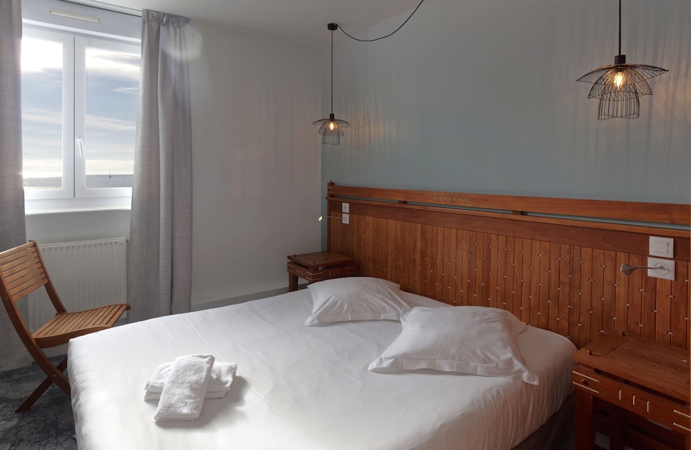 Double Room, 1 Queen Bed, Sea View photo 2