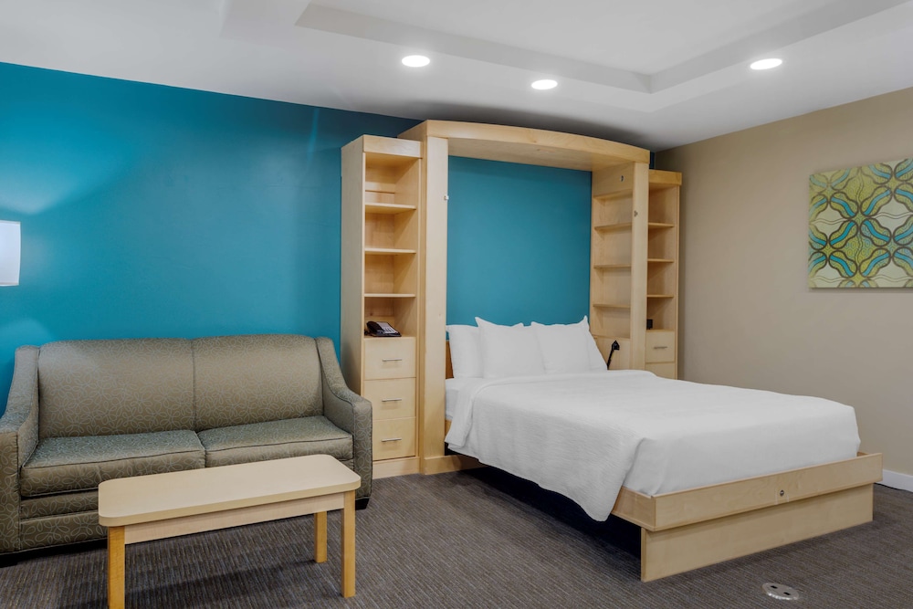 Suite, 1 Queen Bed, Accessible, Non Smoking (Walk-in Shower;with Sofabed) - Photo 7