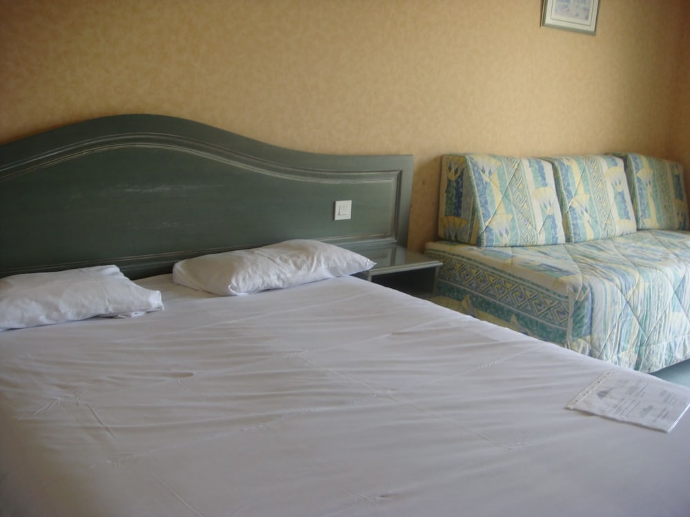 Comfort Room, Refrigerator & Microwave, Garden Area photo 1
