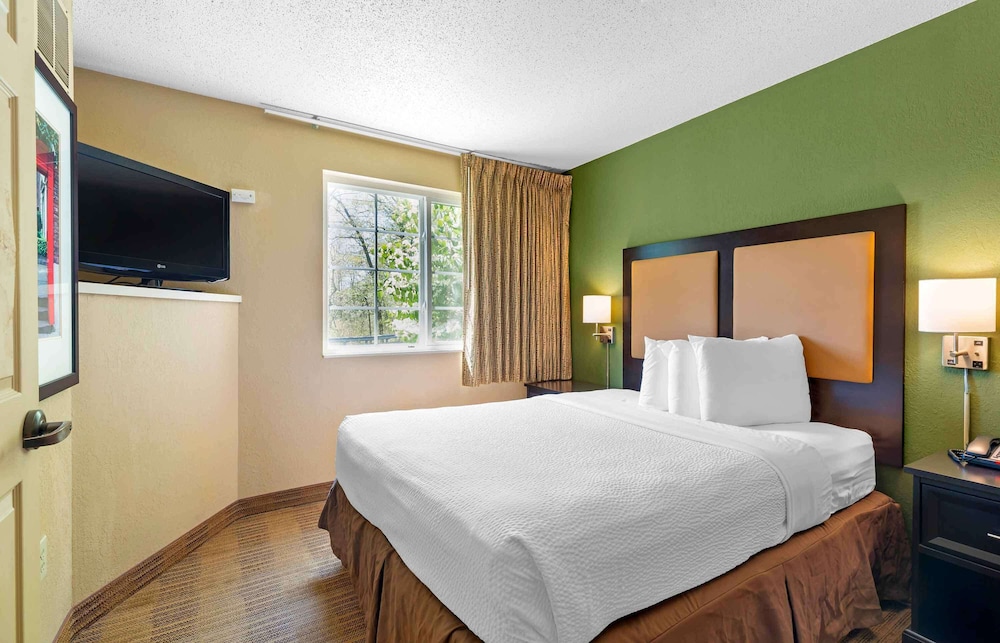 Suite, 1 Queen Bed with Sofa bed, Non Smoking photo 1