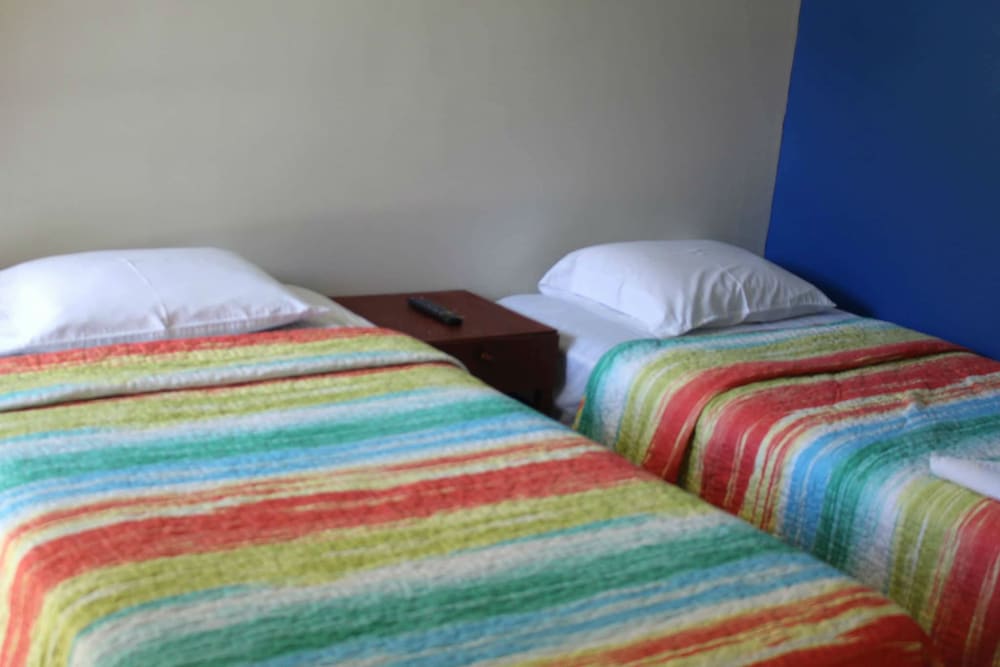 Basic Double Room, 2 Twin Beds photo 3