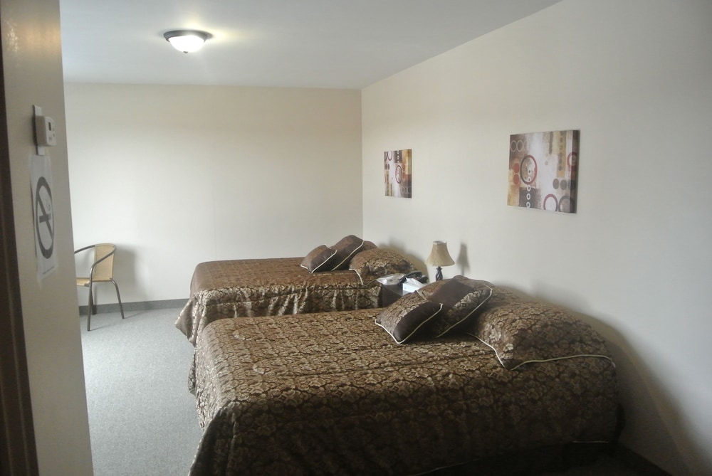 Standard Room, 2 Queen Beds photo 3