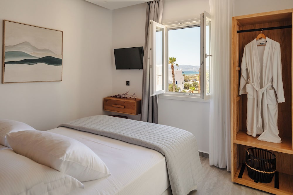 Superior Studio Suite, 1 Queen Bed, Sea View, Beachfront