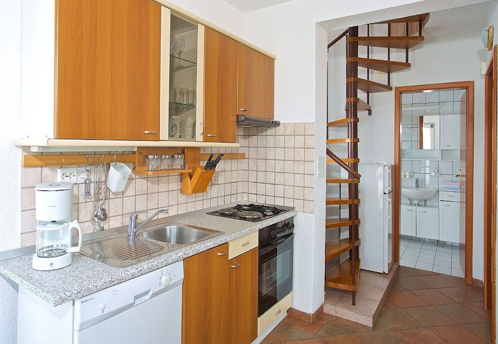Apartment (Tobo - parking and barbecue - A4 KAL4)