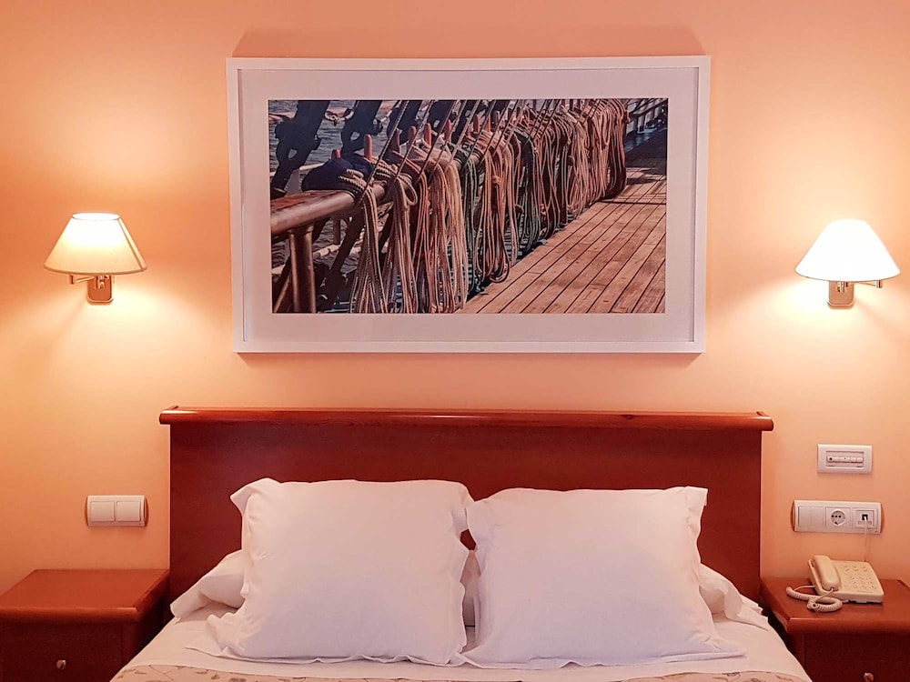 Double or Twin Room, Sea View - Photo 2