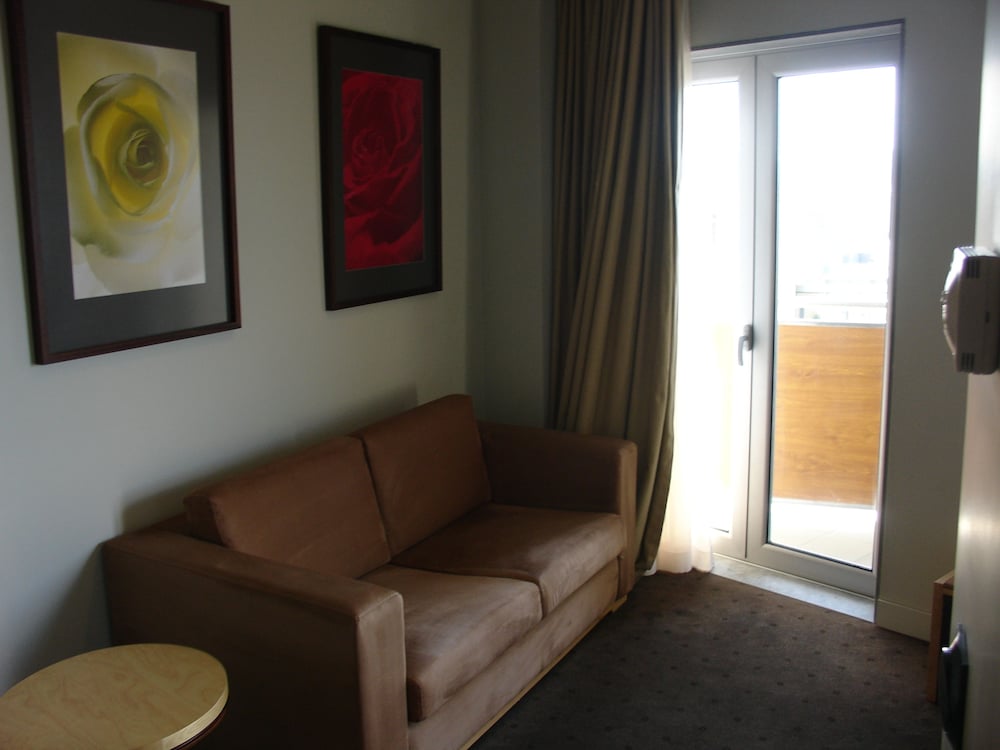 Triple Room thumbnail 6