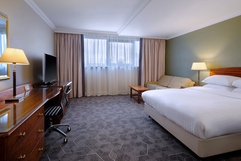 Premium Room, 1 Queen Bed with Sofa bed - Photo 7