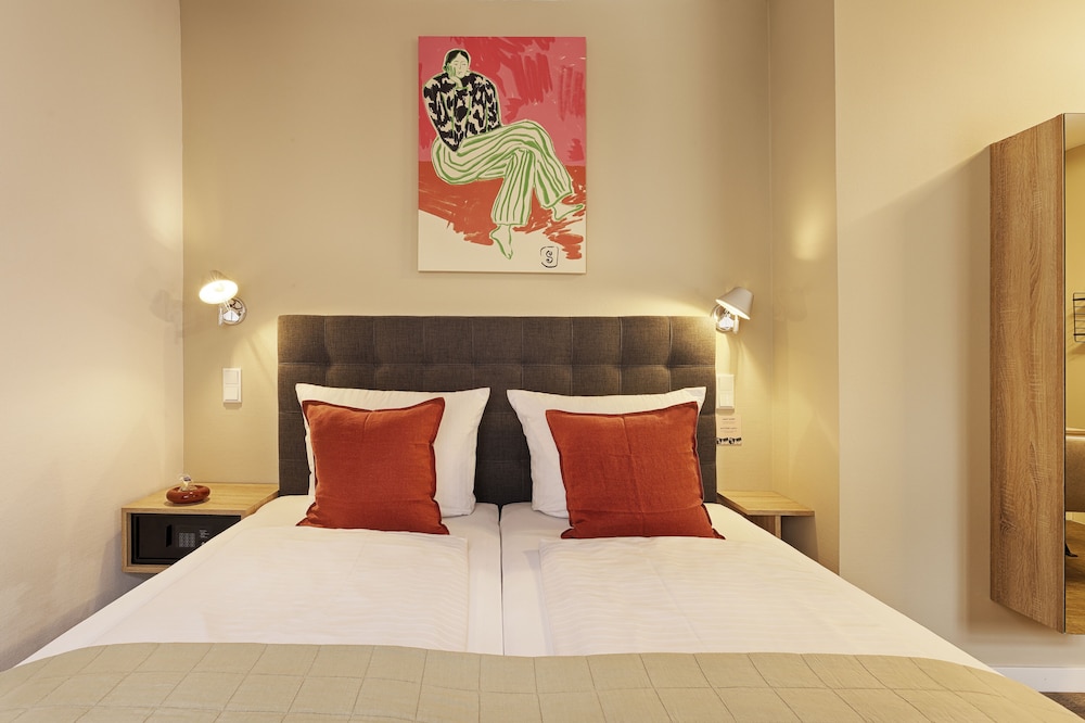 Classic Double Room, Mobility Accessible - Photo 2