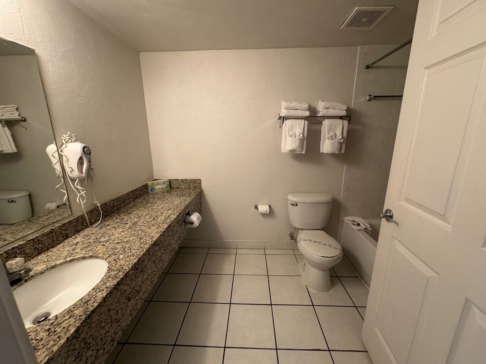 Deluxe Room, 2 Queen Beds, Kitchenette, Oceanfront - Photo 7