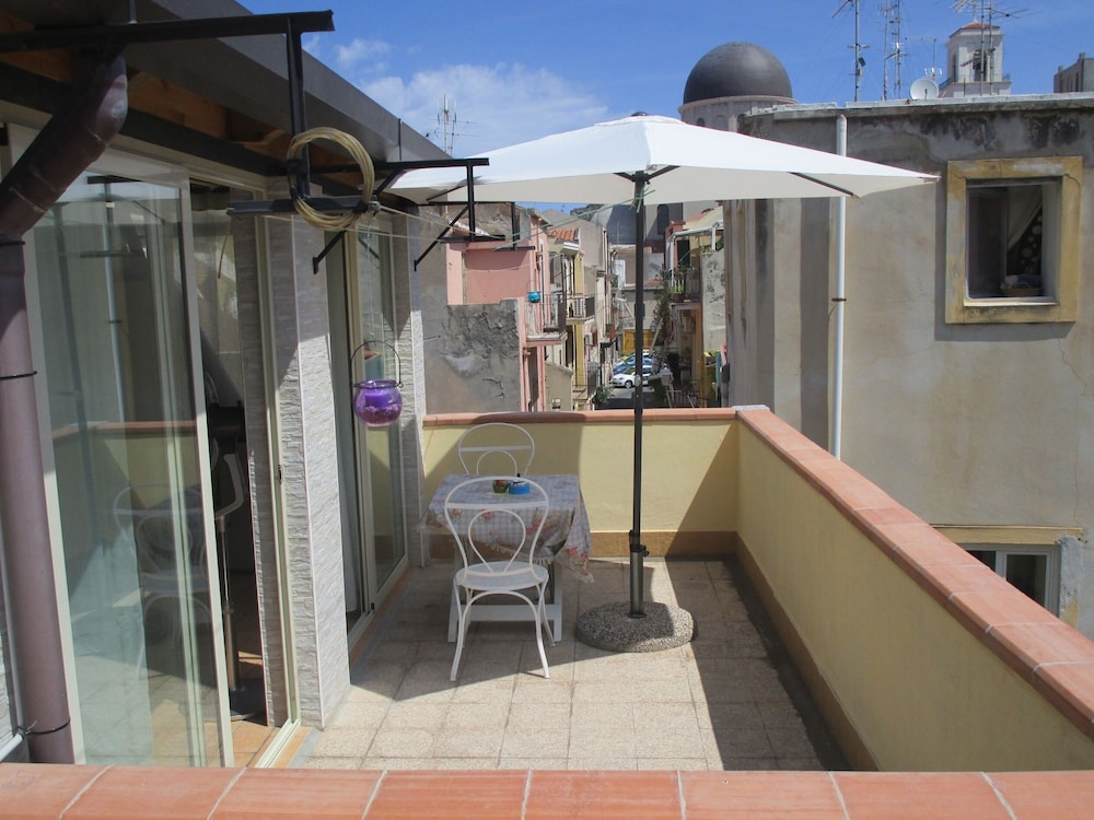 Studio, 1 Queen Bed, Balcony, City View