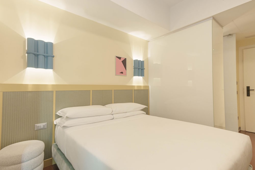 Standard Double or Twin Room photo 3