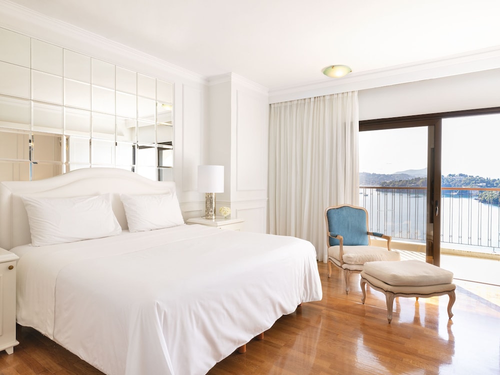 Deluxe Family Suite Sea View - Photo 1