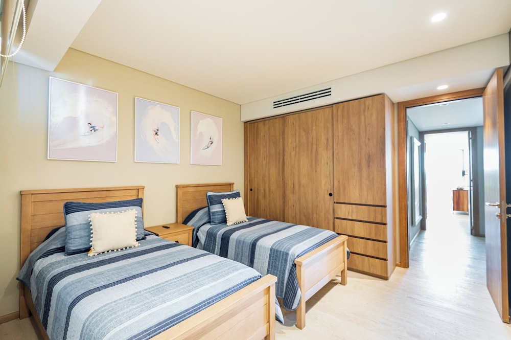 Panoramic Apartment, 2 Bedrooms, Balcony, Partial Sea View