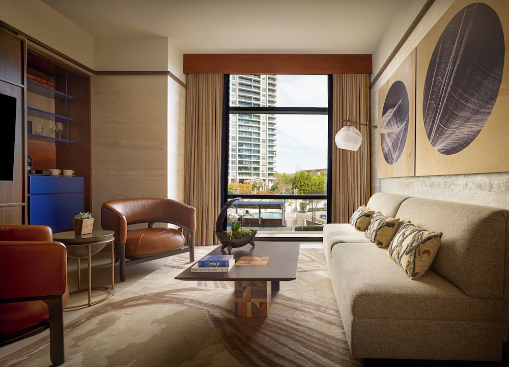 Suite, Accessible (Sake)