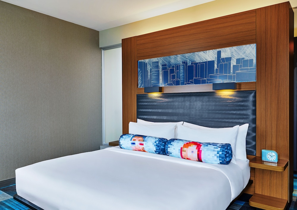 aloft, Suite, 1 King Bed photo 3