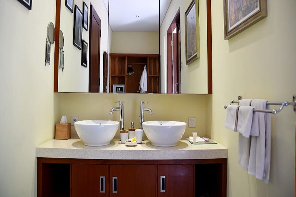 Luxury Villa, 2 Bedrooms, Private Pool, Poolside - Photo 20