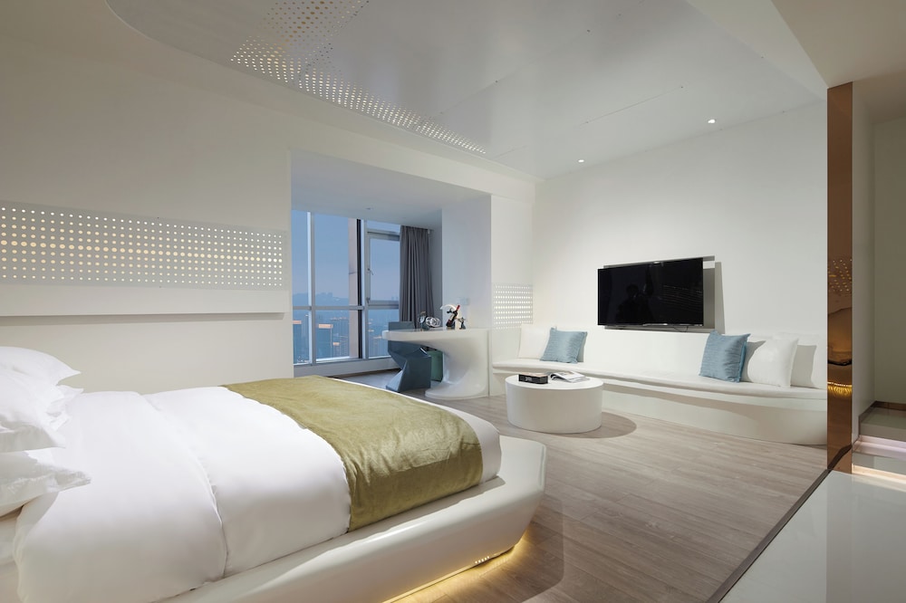 Comfort Suite, 1 Queen Bed, City View photo 1