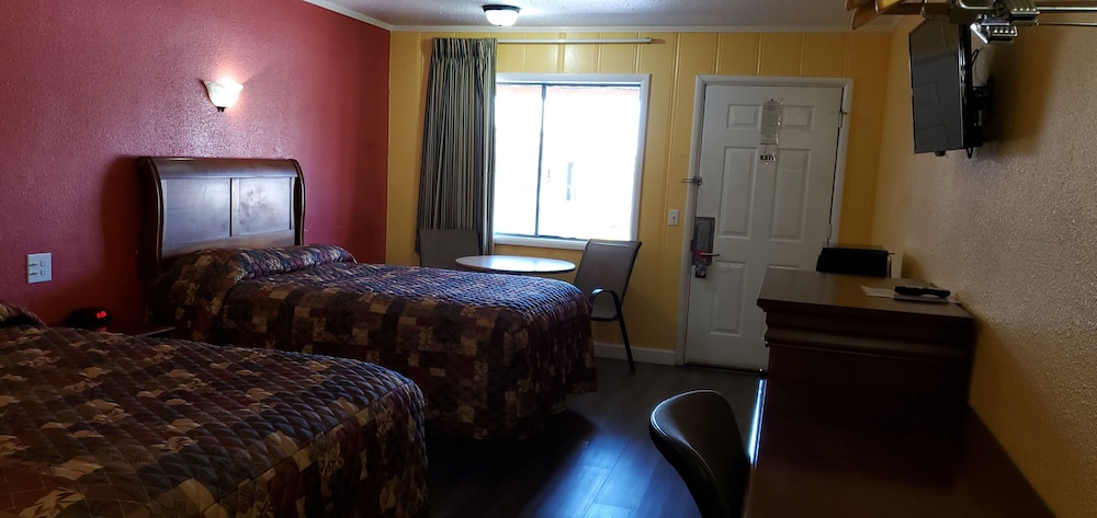 Room, 2 Double Beds - Photo 2
