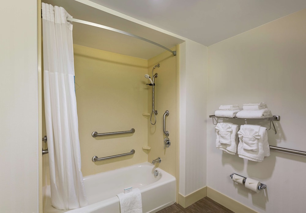 Room, 2 Queen Beds, Accessible, Non Smoking photo 2