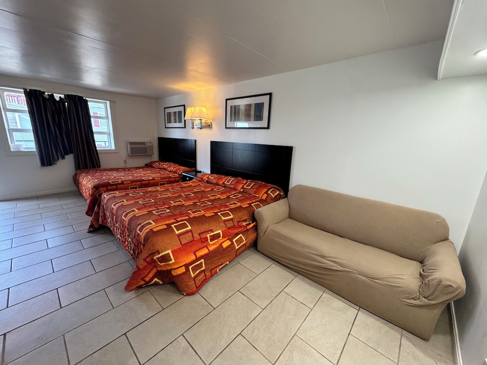 Suite - Photo 31