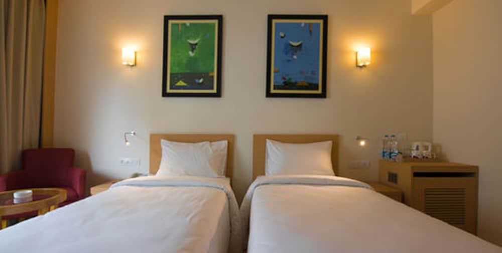 Standard Twin Room, 2 Twin Beds, Smoking photo 3