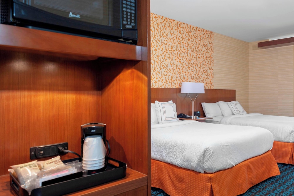 Room, 2 Queen Beds (Mobility Accessible, Tub) photo 1