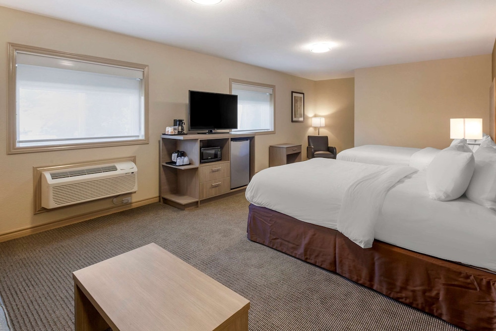 2 Queen Beds, Sofa Bed